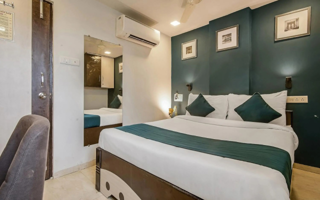 OYO SilverKey 76611 Nirsukh Palace