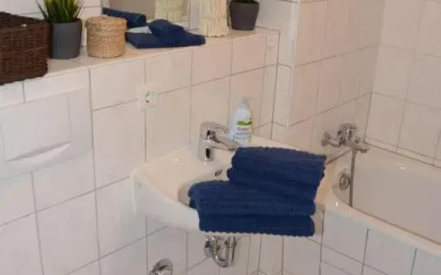 2-Zi-Ferienwohnung-Mueritzblick-direkt-am-Seeufer-perfekte-Lage-barrierefrei