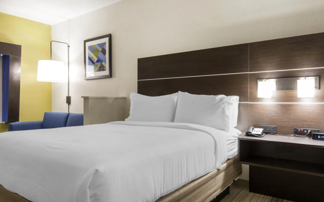 Holiday Inn Express & Suites Chicago West - St Cha