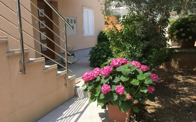 Longo apartment