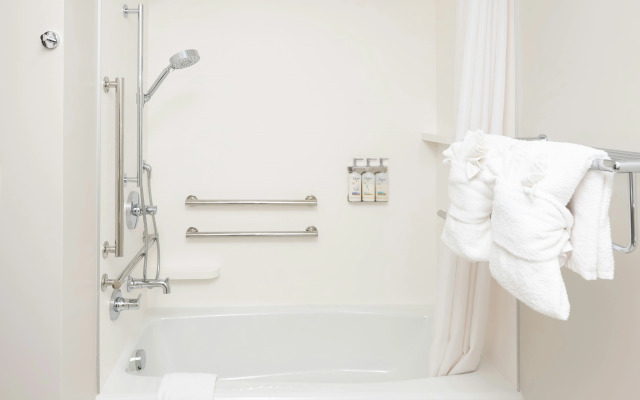 Holiday Inn Express Hotel & Suites Mt. Holly by IHG