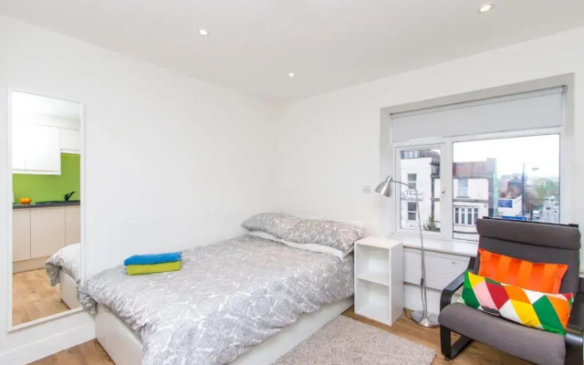 Bristol City Budget Studio Stay (Adults Only)