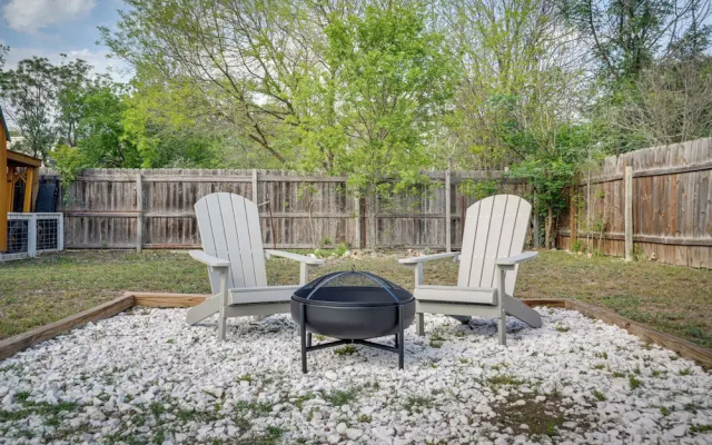 Kerrville Vacation Rental Across From River Trail!