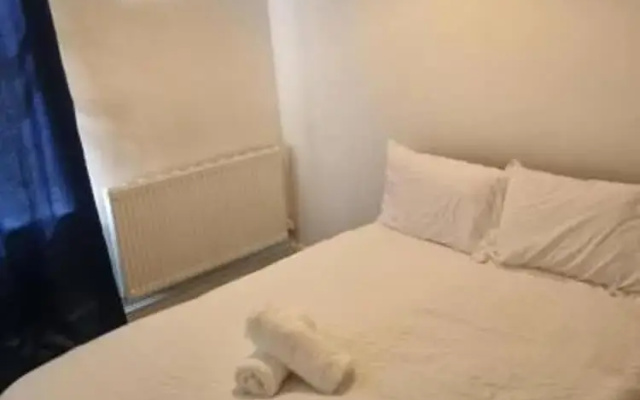 Gillingham Retreat - Spacious 4 Bedroom House