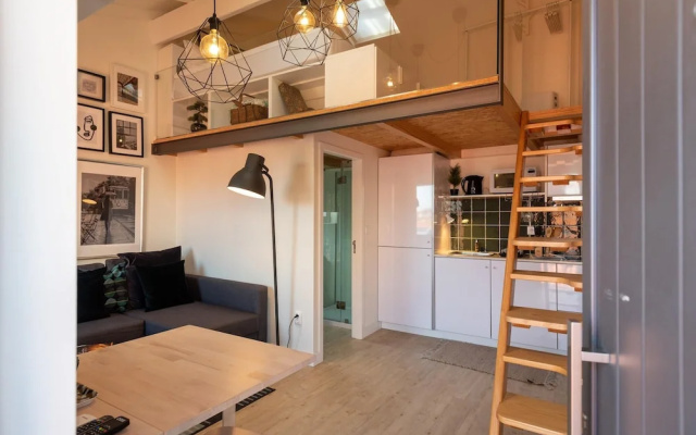 Mezzanine Stylish Apartment U by Vacationy