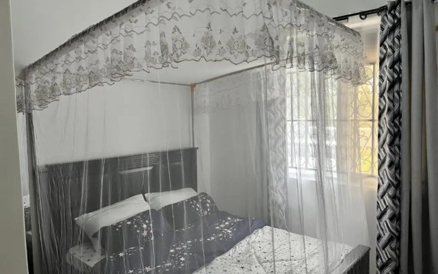House - Sleeps 6 - Parking - Garden