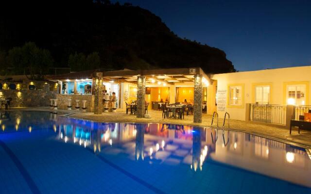 Отель Villa Mare Monte ApartHotel бассейн