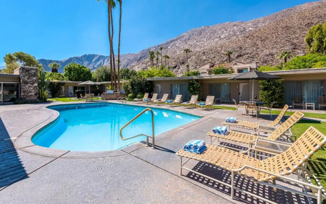 Desert Hills - 21 and Over - A Town & Desert Boutique Hotel