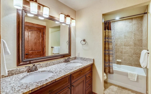 Highlands Getaway 4 Bedroom Home by RedAwning