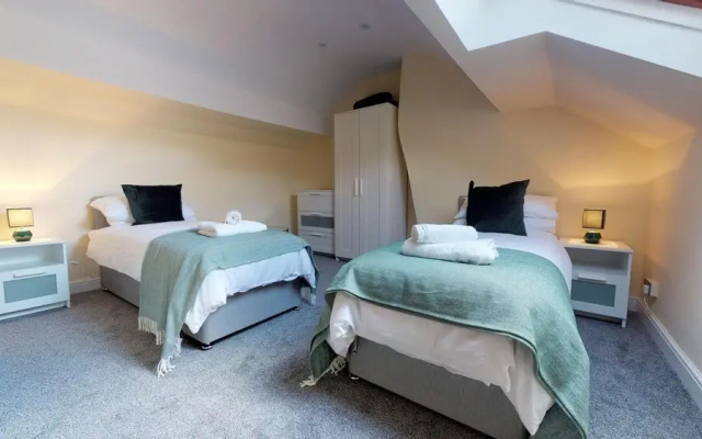 Stayzo Stylish House Accommodation in Westminster