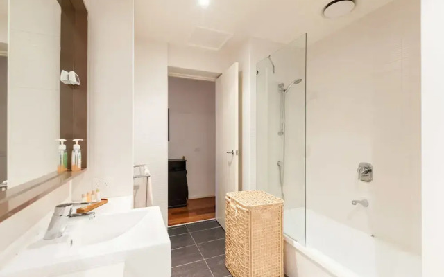 PIPER, 1BDR Southbank Apartment