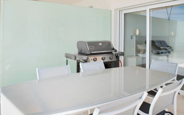 Magical Apartment in Reserva del Higueron Ref 121
