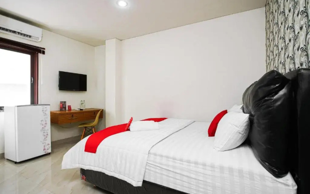 RedDoorz near Palembang Trade Center 3
