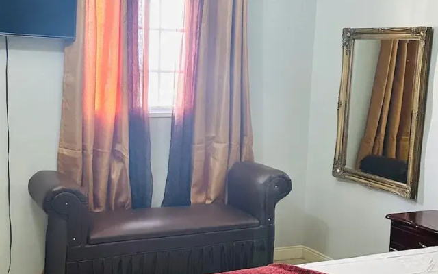 Apartment Sleeps 4 With En-suite Bathrooms