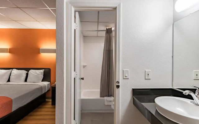 Motel 6 Walterboro, SC