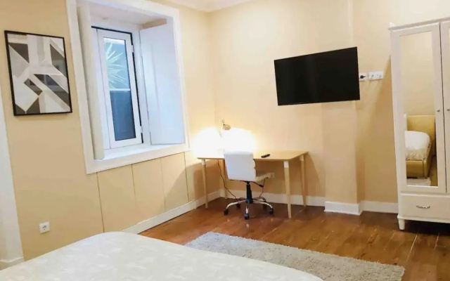 Charming 4 bedroom apartment in Chiado
