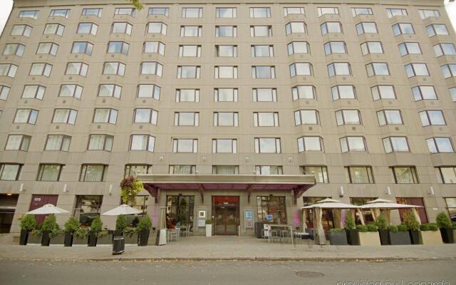 Отель Novotel Montreal Center Канада, Монреаль - отзывы, цены и фото номеров - забронировать отель Novotel Montreal Center онлайн вид на фасад