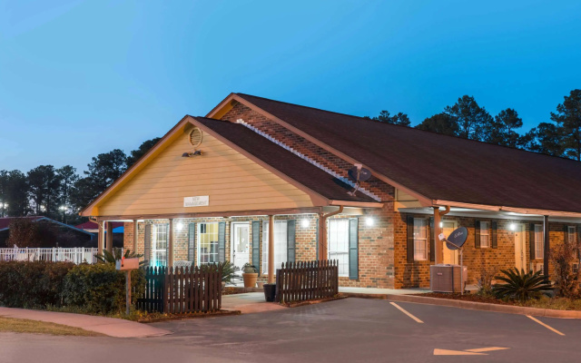 Travelodge by Wyndham Santee