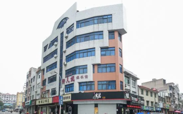 Oriental Roman Holiday Hotel
