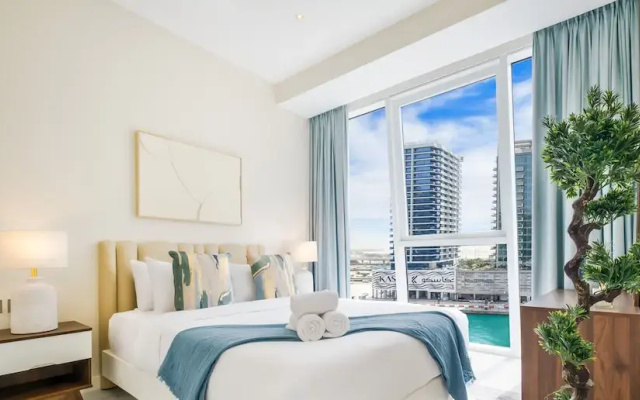 LUX  Pad Executive Suite Canal View 5