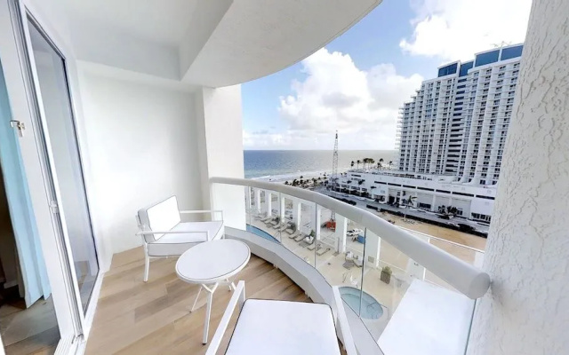 Beachfront Condo in Central Beach