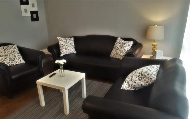 Lavish Suites - 4 Bedroom Guesthouse