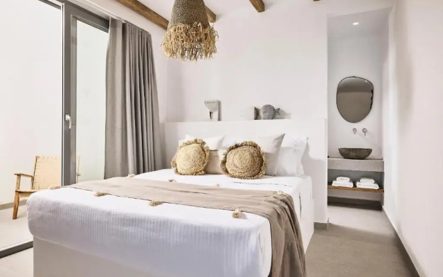 Niva Pool Suites