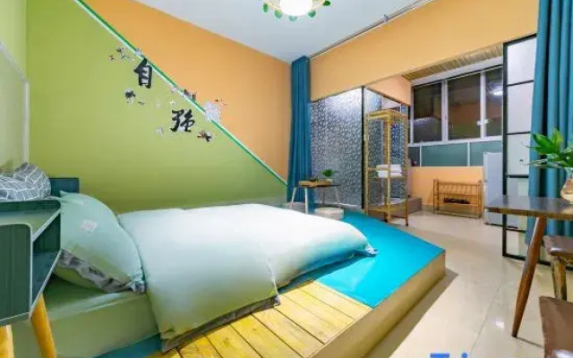 Yujian Apartment (Nanning Fuxing Food Street Dongfang Plaza)