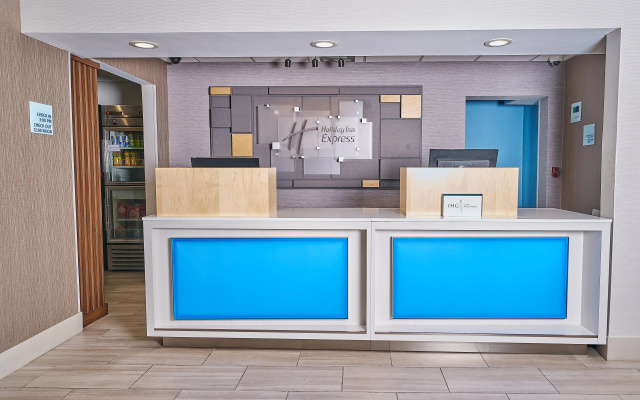 Holiday Inn Express Charleston-Civic Center by IHG