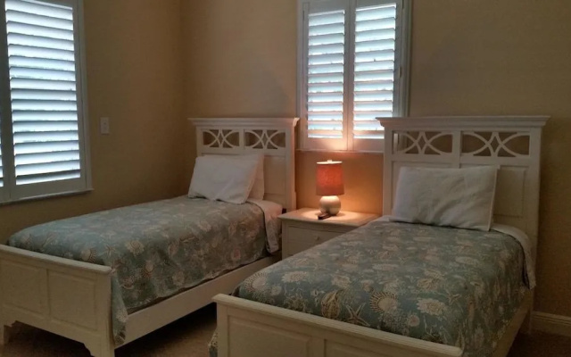 1261 Laurel Ct