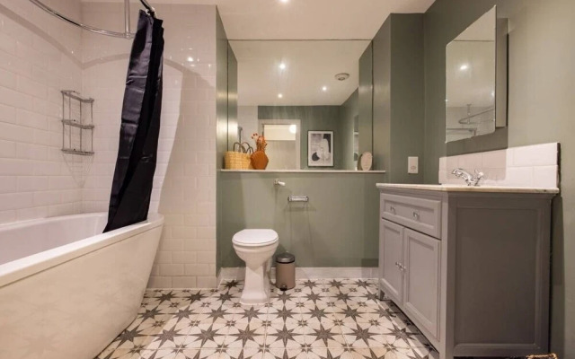 The Richmond Upon Thames Escape - Modern & Bright 2BDR Flat with Parking