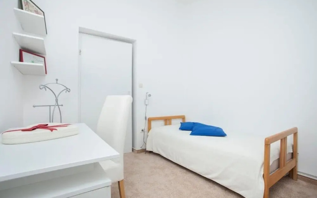 Apartment 1893