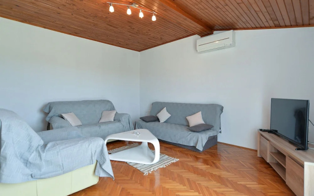 Apartment 1376