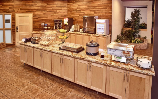 LivINN Suites Fridley