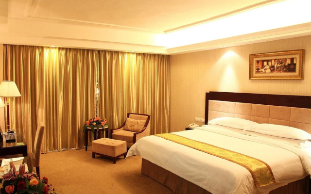 Vienna International Hotel（Guangxi Guilin Yangsuo West Street and Ten-mile Gallery）