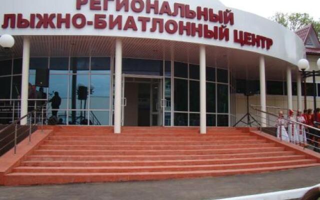 Гостиница Sportivnaya Baza Lyzhno-biatlonnogo kompleksa в Саранске отзывы, цены и фото номеров - забронировать гостиницу Sportivnaya Baza Lyzhno-biatlonnogo kompleksa онлайн Саранск вид на фасад