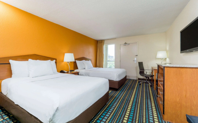 Super 8 By Wyndham Raleigh Downtown