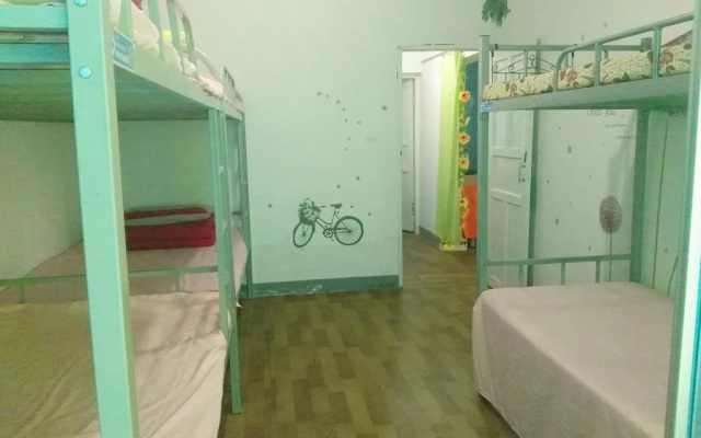 SevenColor Space Hostel