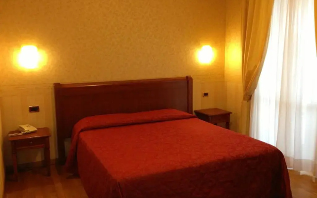 Hotel Holiday