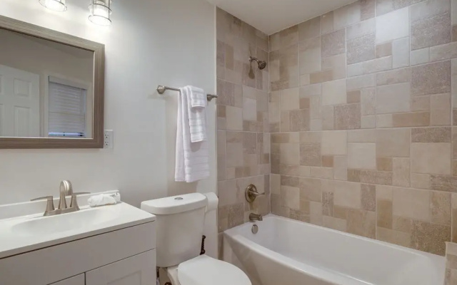 Charming Memphis Apartment: Remote-work Friendly!