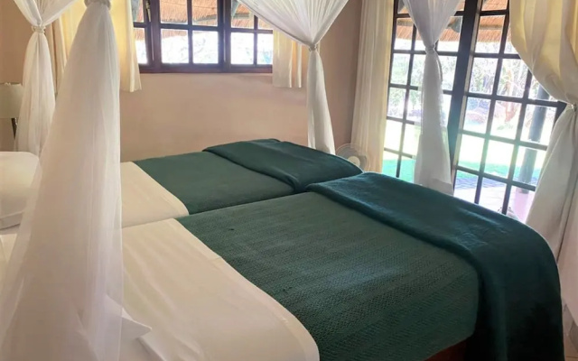 Family Lodge in Natural African Bush - 2113