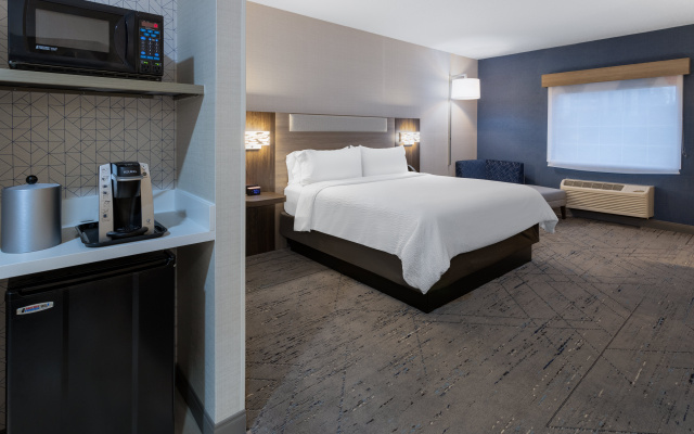 Holiday Inn Express & Suites Center Township by IHG