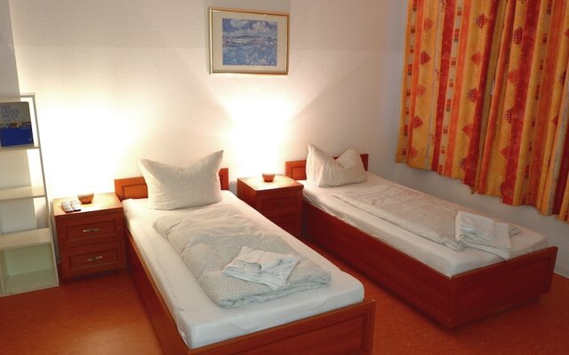 Отель Hostel am Kurtti Германия, Берлин - отзывы, цены и фото номеров - забронировать отель Hostel am Kurtti онлайн комната для гостей