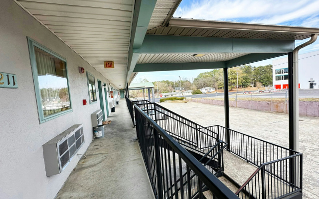 Garden Inn & Suites