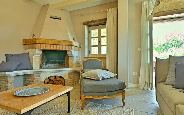 Plushy Villa in Ladici With Pool and Whirlpool