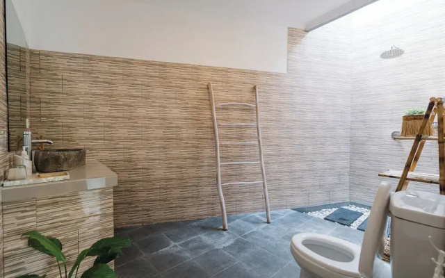 Villa Leya & Leon Canggu - Private 3BR Villa with Pool