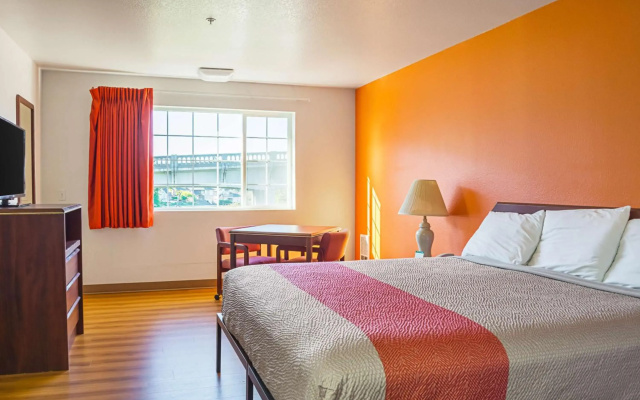 Motel 6 Newport, OR