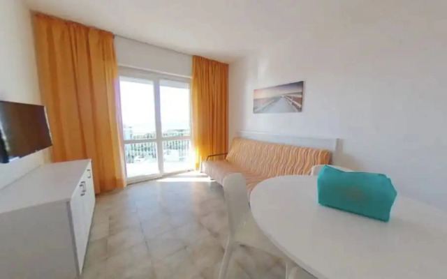 Quiet Beachside Flat With sea View
