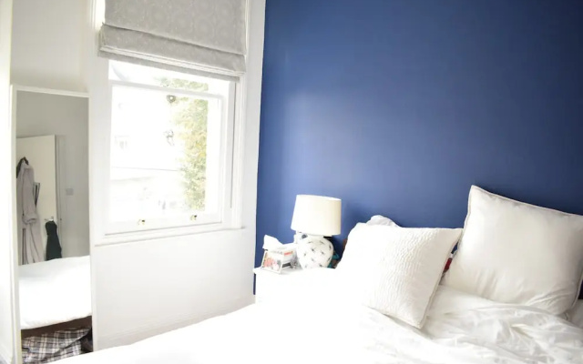 North London 2 Bedroom Flat With Roof Terrace