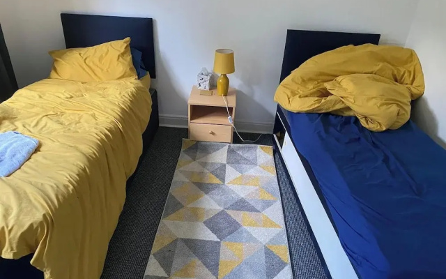 6 Guests - Parking - Patio - Near Coast
